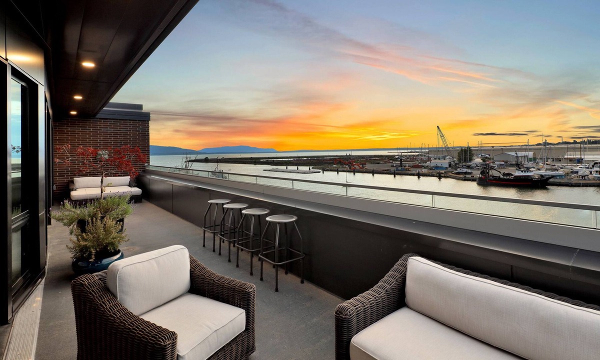 Central Business District Condo | Bellingham Waterfront Penthouse Wrap Balcony, Near WWU & DT, WF District Luxe