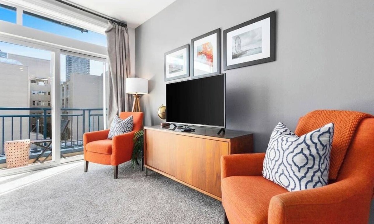 Belltown Condo | Belltown Perch, Explore like a local - 99 Walkscore!