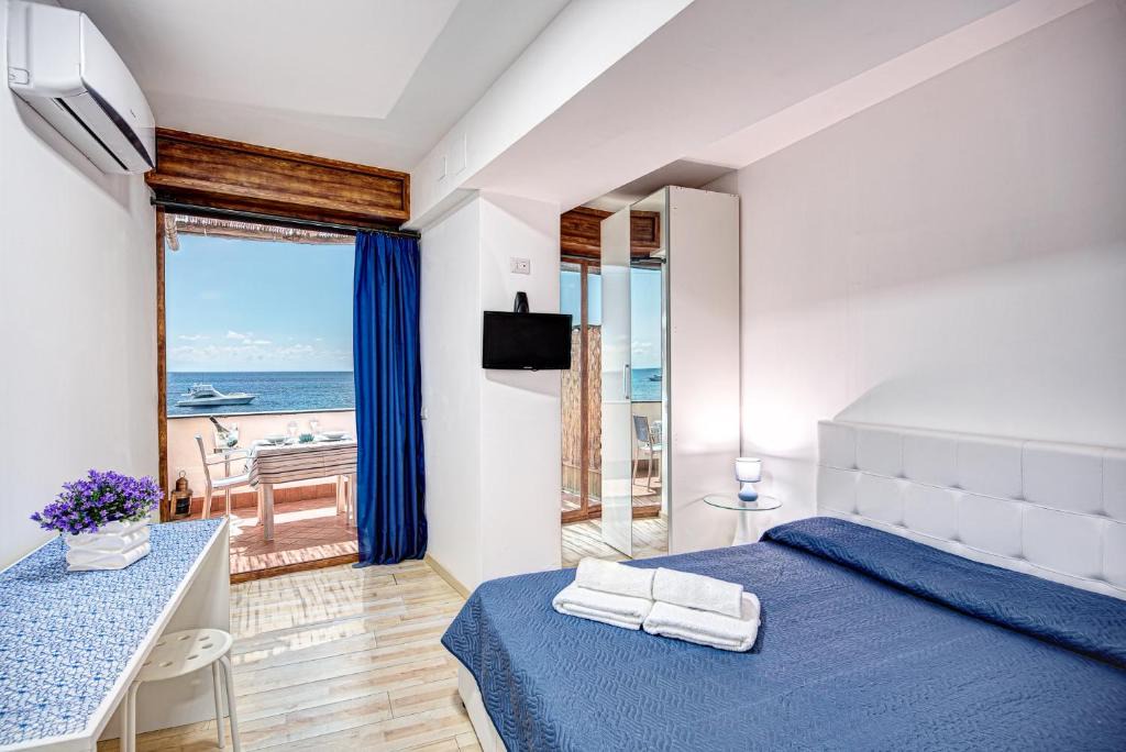 Marina del Cantone Apartment | Belmare Residence on the beach