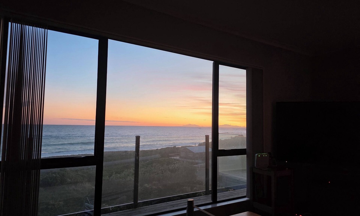 Cape Palliser House | Ben Avon Views - Cape Palliser/Ngawi Stunning ocean veiws, Fireplace & BBQ