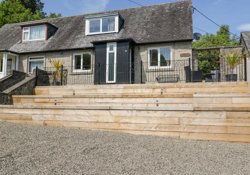 Tarbet House | Ben View