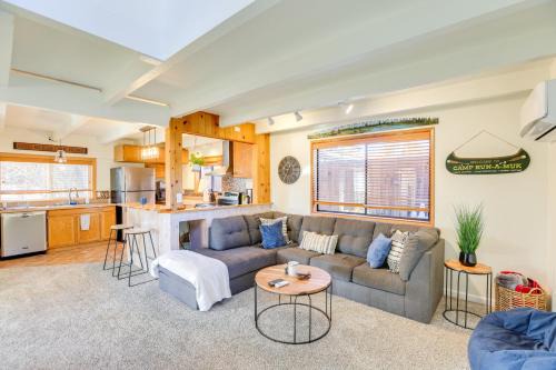 Deschutes River Woods House | Bend Home w/Fire Pit, 4 Mi to High Desert Museum!