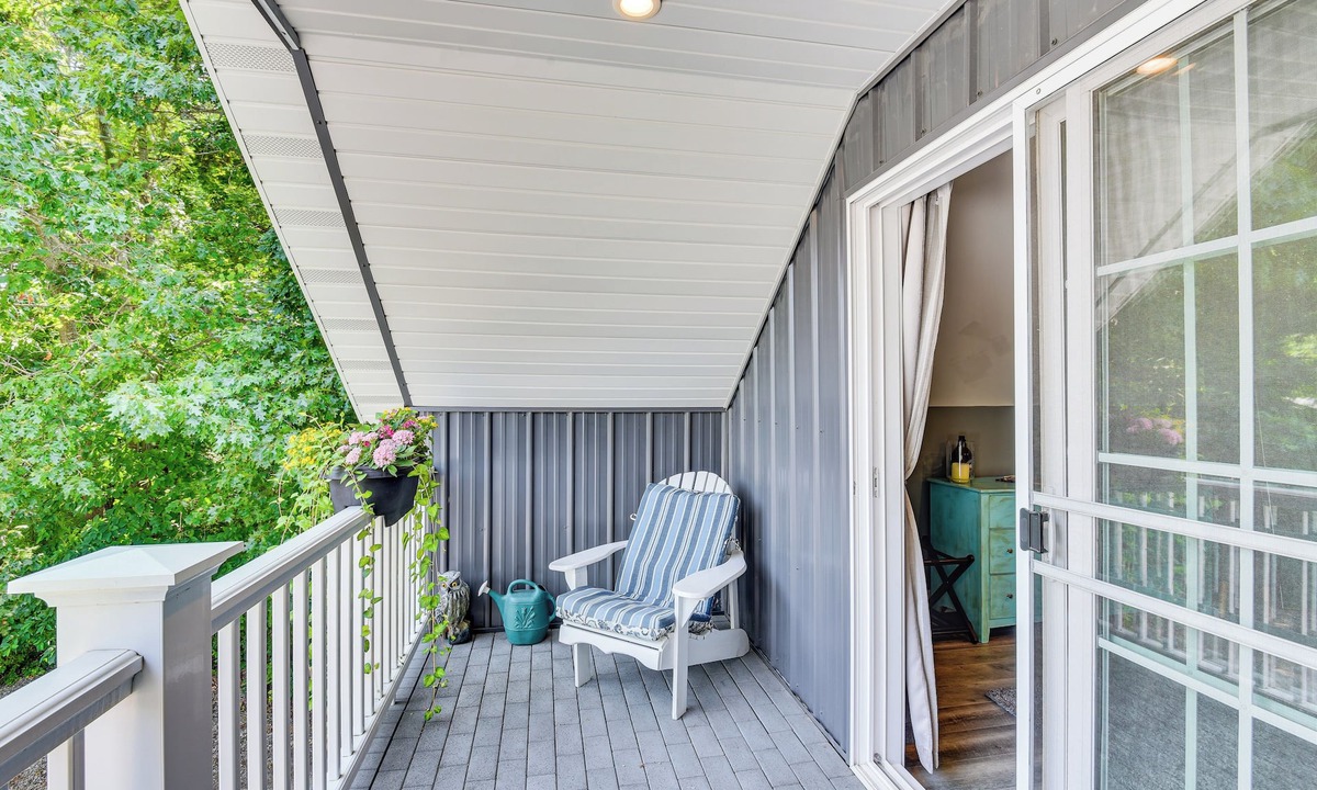 Benton Harbor Apartment | Benton Harbor Apt w/Balcony + Fire Pit