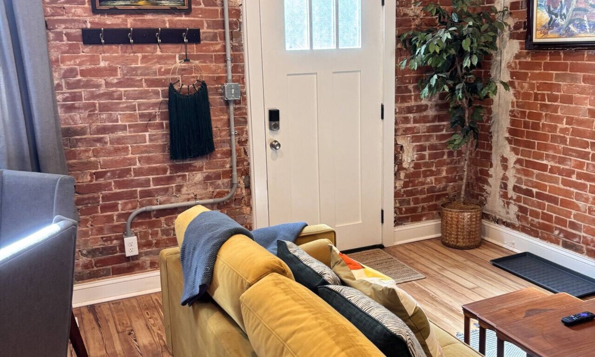 Benton Park Apartment | Benton Park Walkable Apartment- IN1S