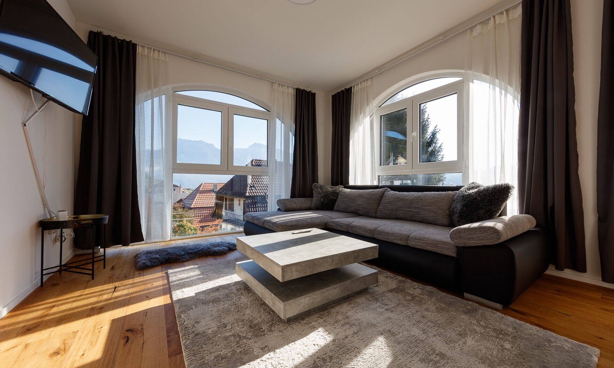 Spiez Condo | Berg & Berg Spiez - Merlot with a view of the lake