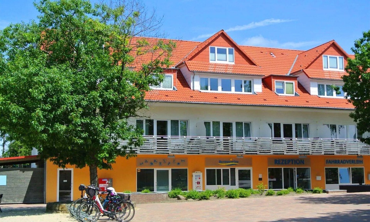 Sassenburg Apartment | Bernsteinsee Hotel and Ferien Room with Balcony