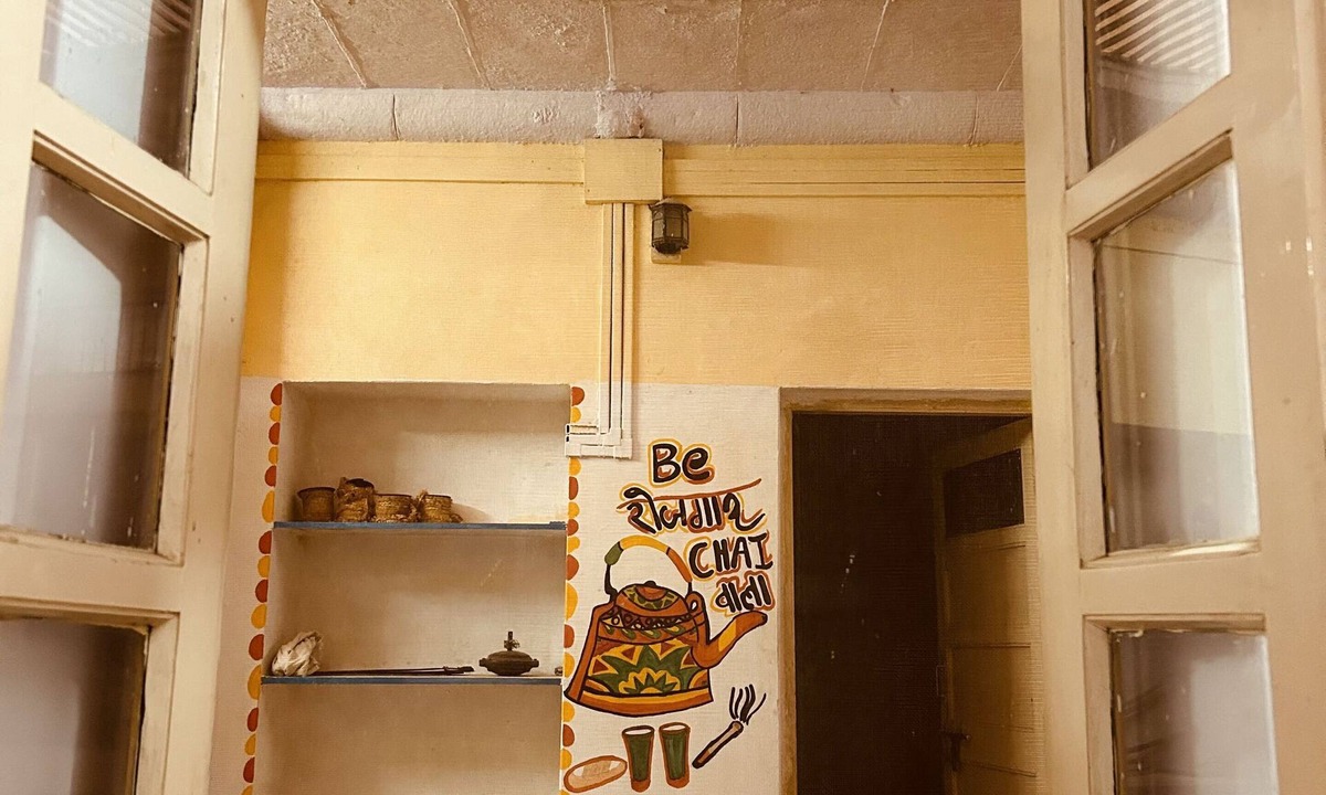 Jaisalmer Hotel | Berozgar Hostel Tradition with peace&culture just in front of railway Station.