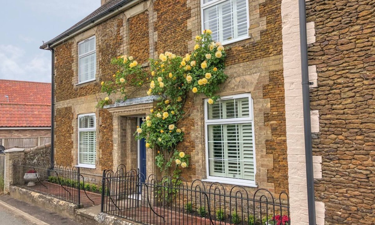 Grimston Cottage | Bertelle: Charming Home in Grimston