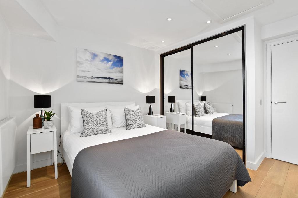 Soho Apartment | Berwick Street by Aeria Apartments
