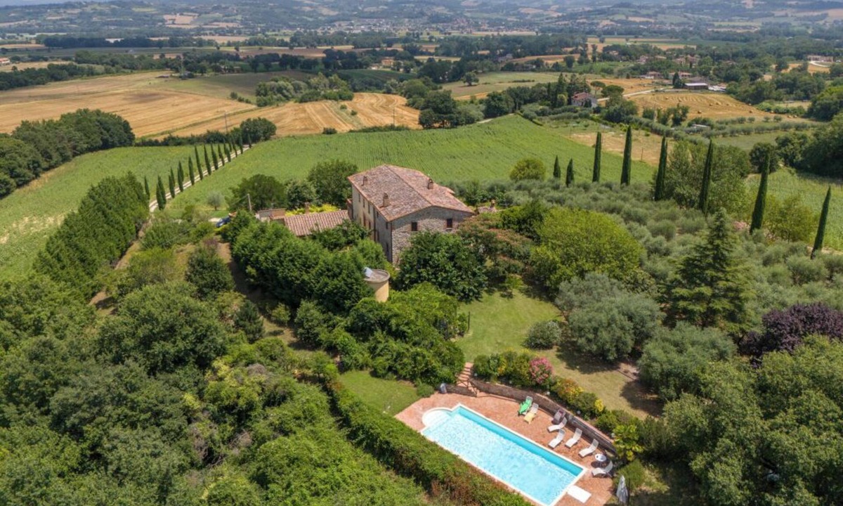 Fratta Todina House | best dependance in old building