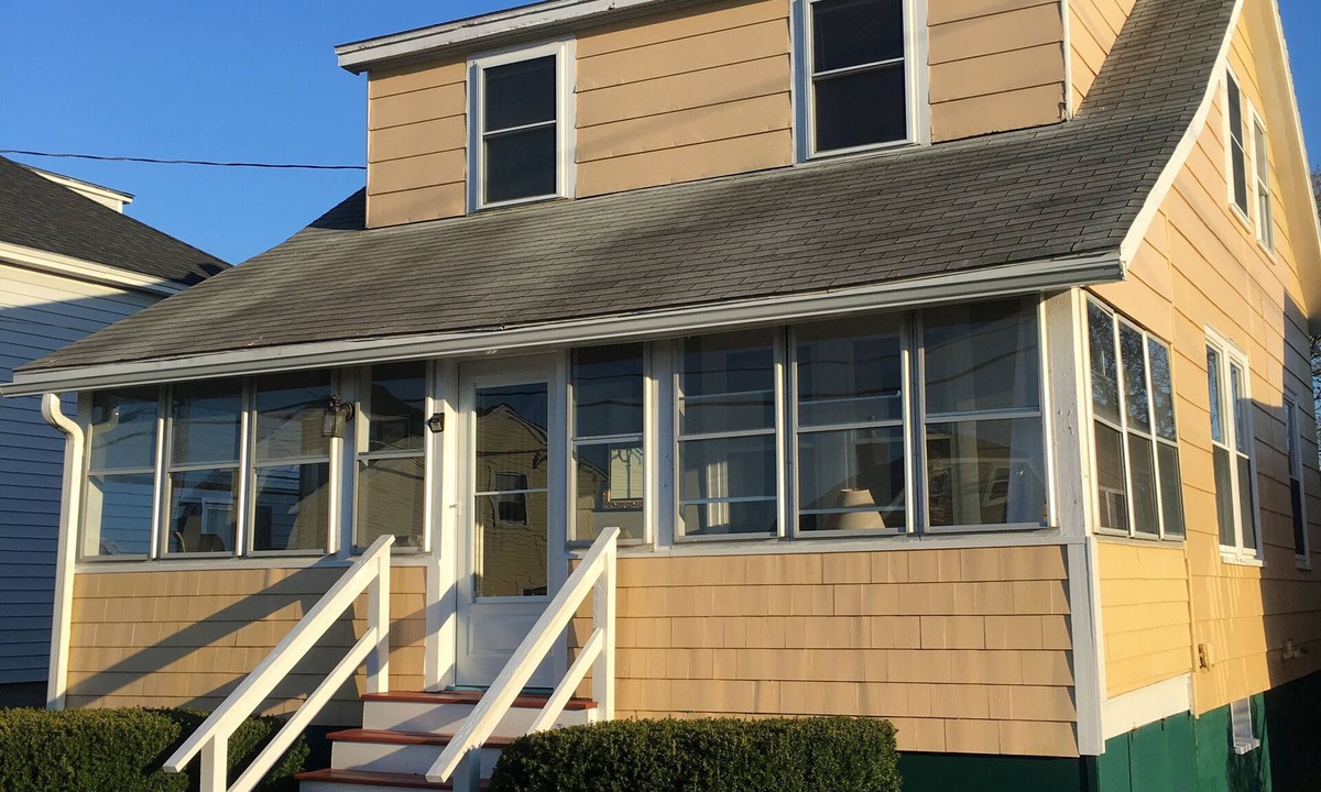 York Beach House | Best of Both Beaches!