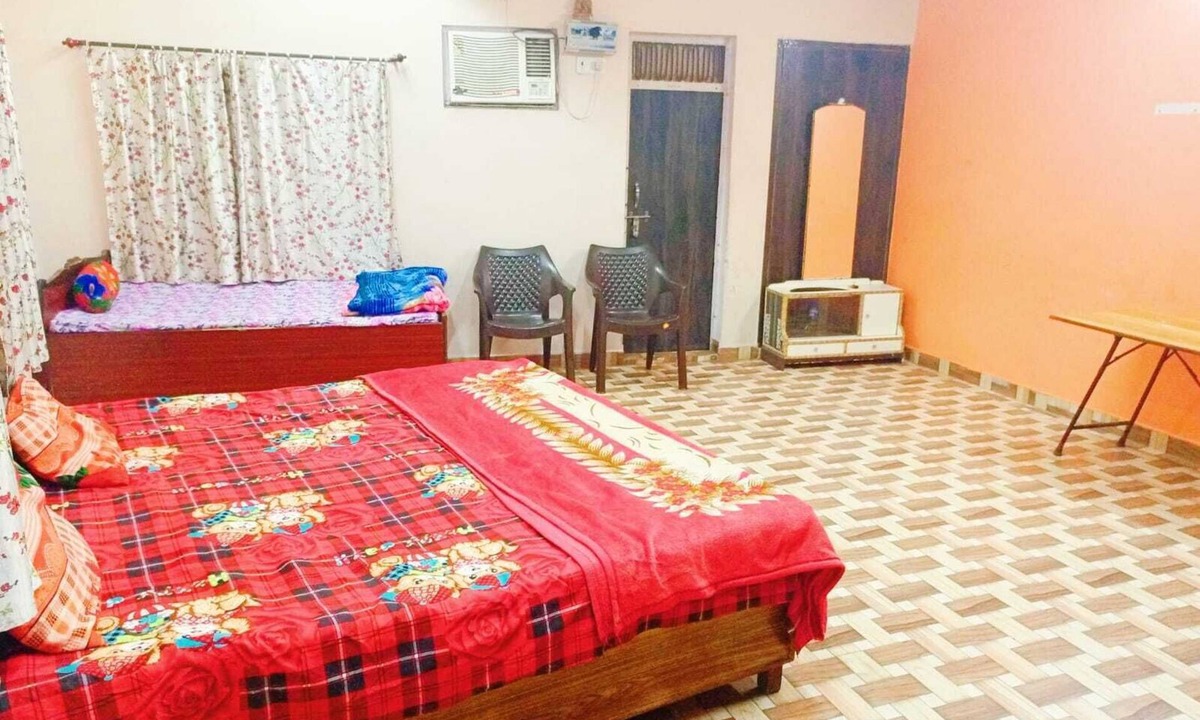 Vrindavan Bed & Breakfast | Best rooms available near Bihari ji temple vrindavan