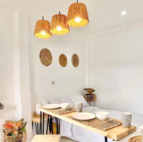 Suba Basbas Apartment | Best studio flat w/NETFLIX near airport and beach!