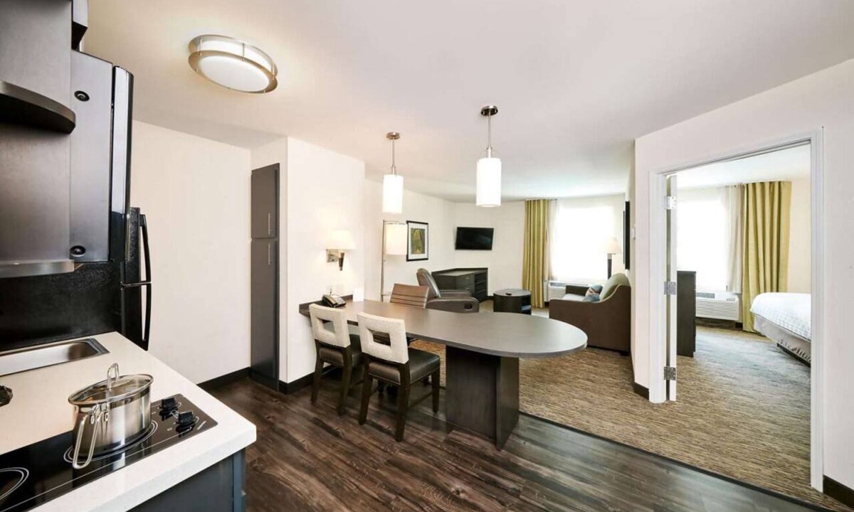 Bryant Pattengill West Hotel | Best Value, Quality Stay! Pet-Friendly, Close to Briarwood Mall!