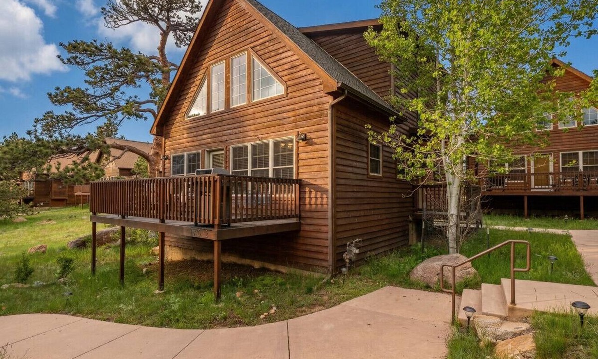 Estes Park Apartment | Best views! Deck, fireplace, BBQ, shared hot tub!