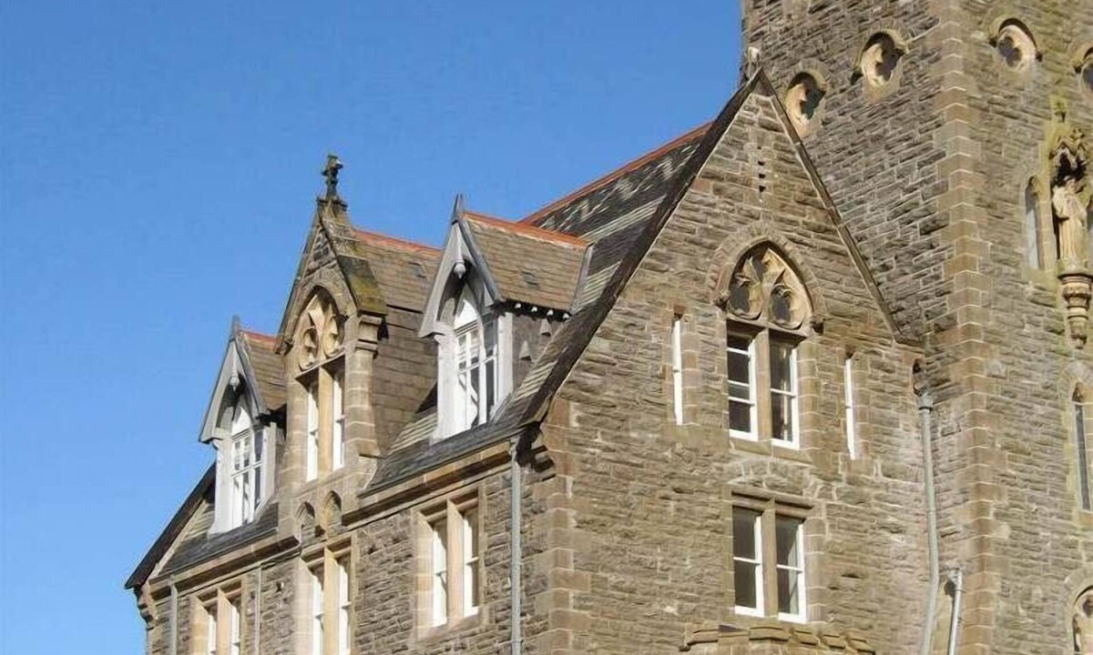 Fort Augustus Apartment | Best views of Loch Ness - Historic Abbey - Short-break and Last Minute Discounts