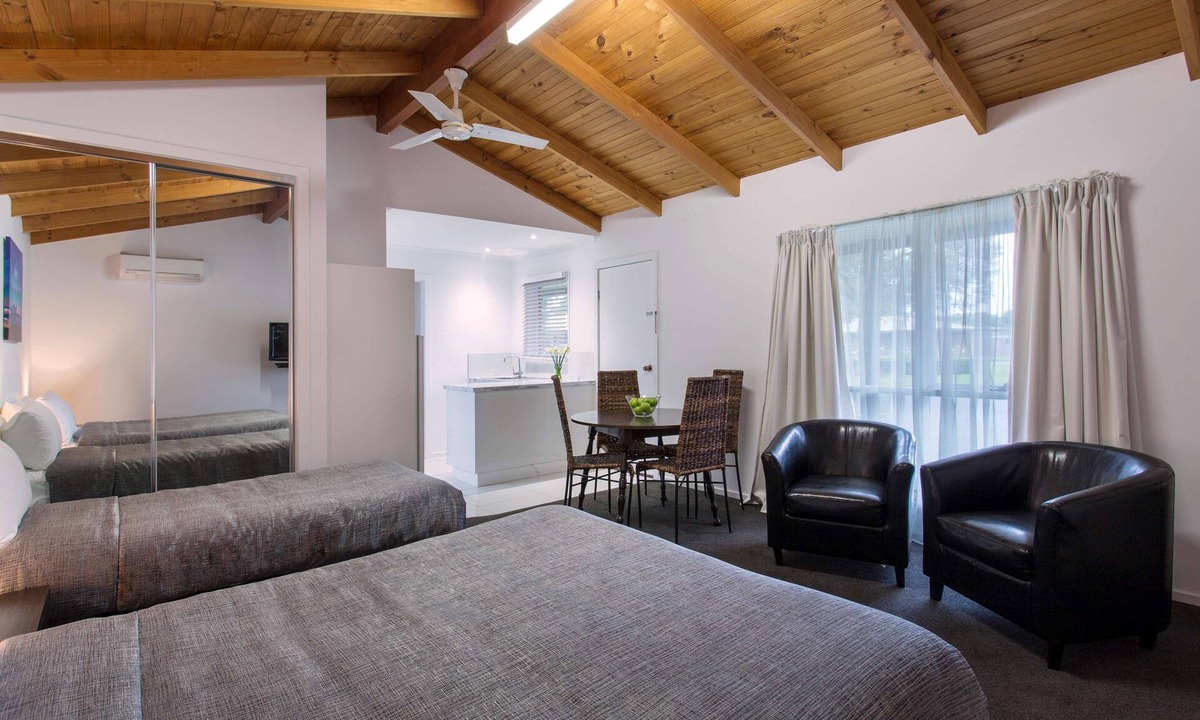 Warrnambool Hotel | Best Western Colonial Village Motel