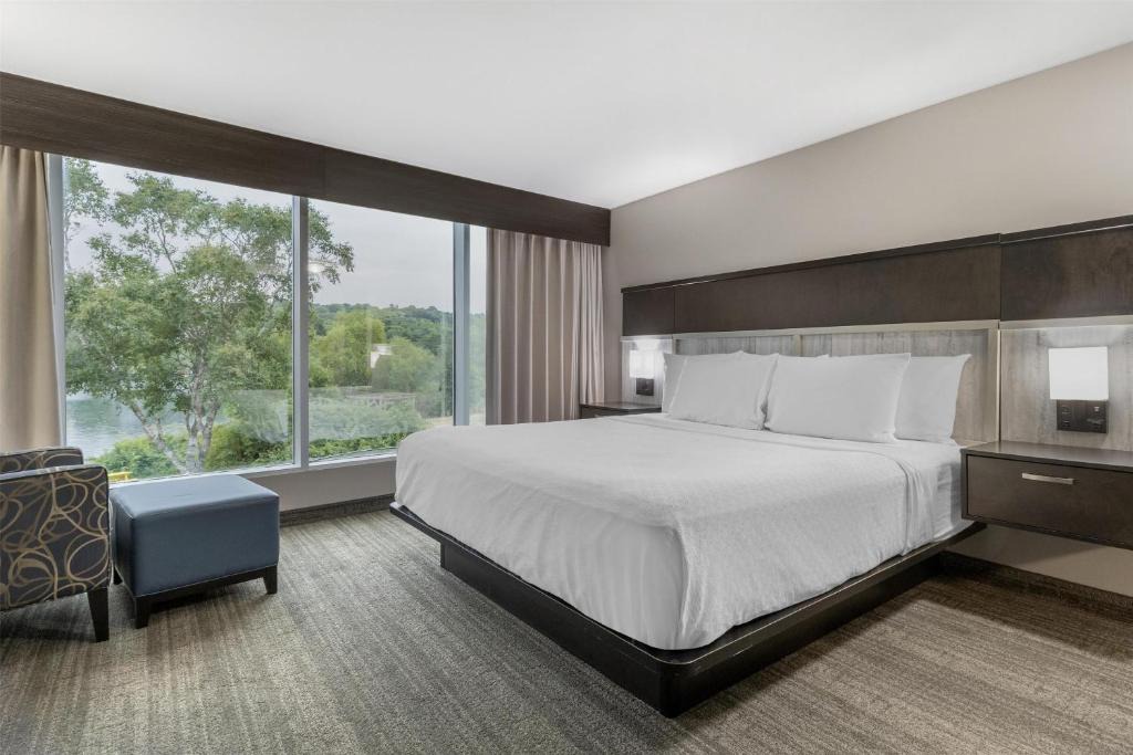 Halifax Hotel | Best Western Plus Chocolate Lake Hotel - Halifax