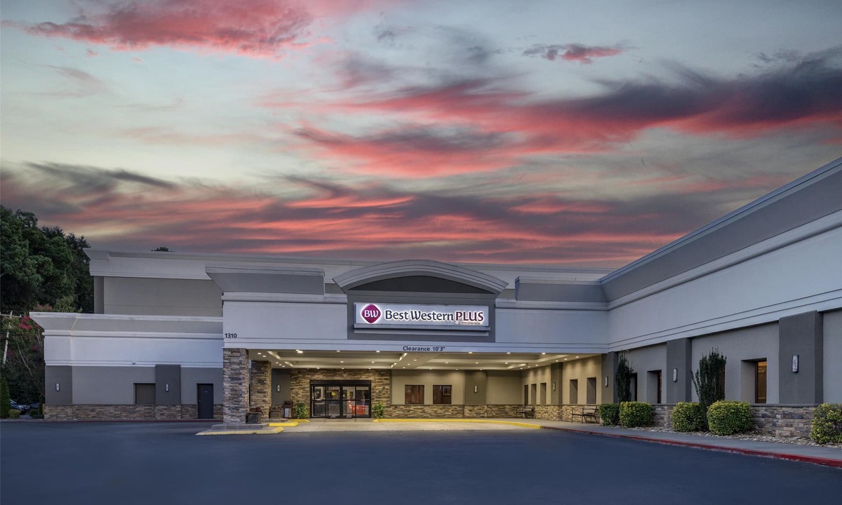 Clemson Hotel | Best Western Plus Clemson Hotel & Conference Center