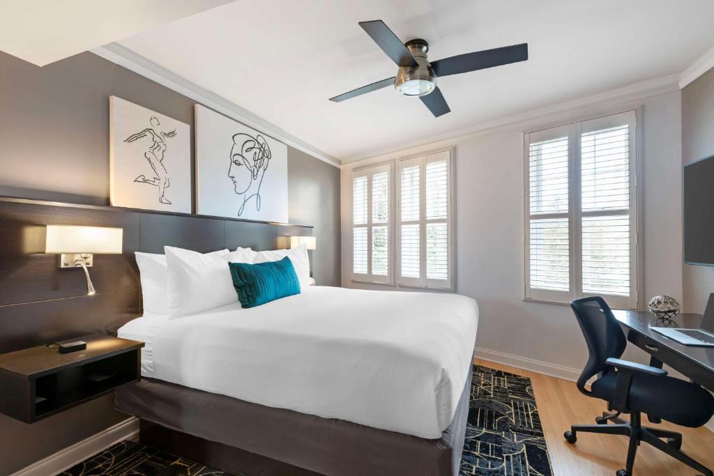 Boystown Hotel | Best Western Plus Hawthorne Terrace Hotel