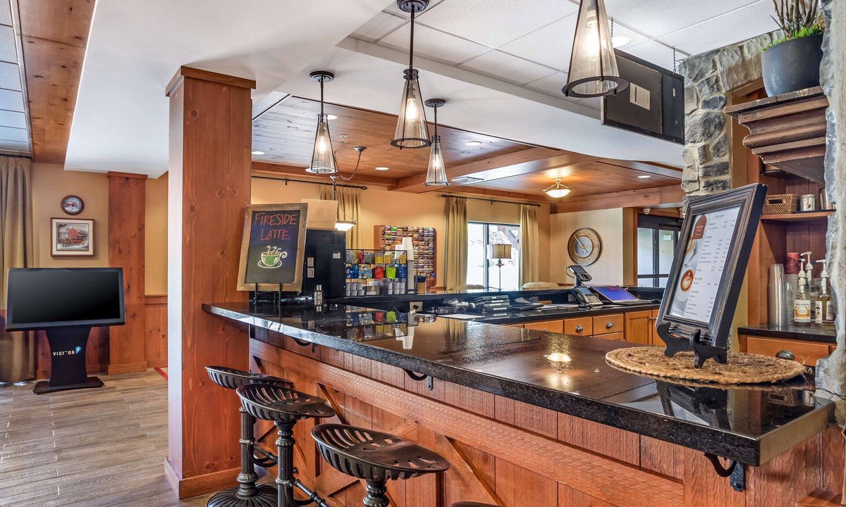 Intercourse Hotel | Best Western Plus Intercourse Village Inn & Suites