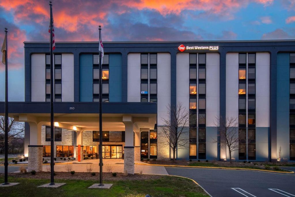 Secaucus Hotel | Best Western Plus Meadowlands