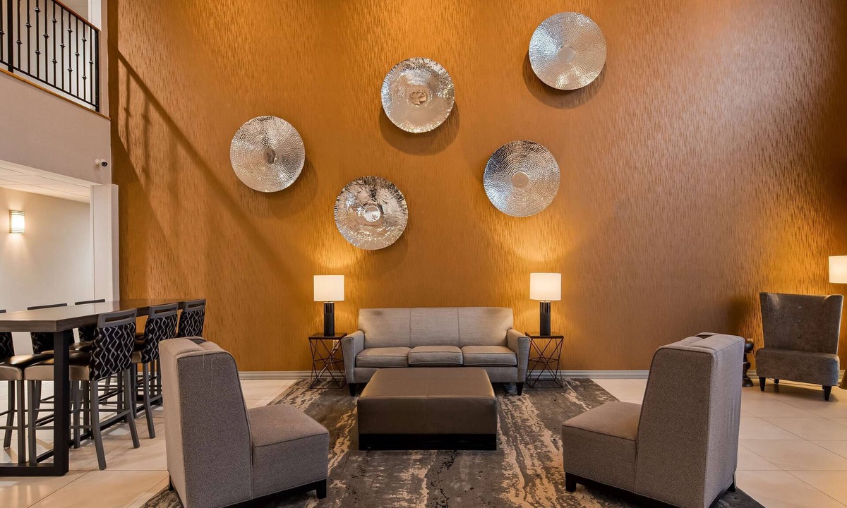 New Cumberland Hotel | Best Western Plus New Cumberland Inn & Suites