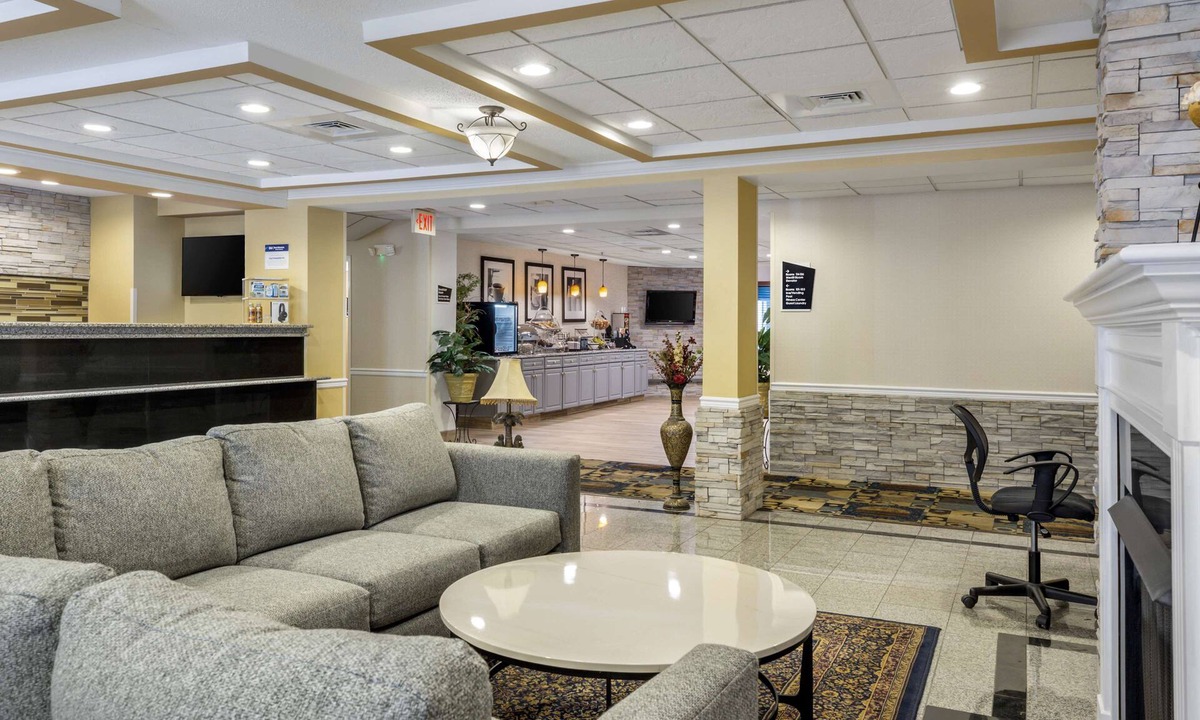 Berlin Hotel | Best Western Plus New England Inn & Suites