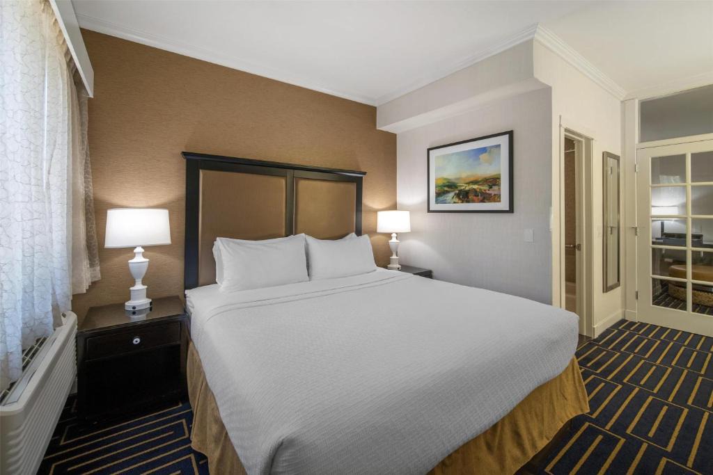 Downtown Hotel | Best Western Plus Palm Court Hotel