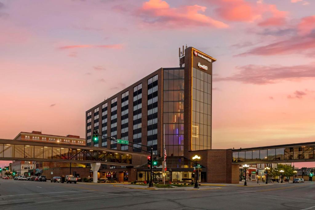 Waterloo Hotel | Best Western Plus Waterloo & Cedar Falls