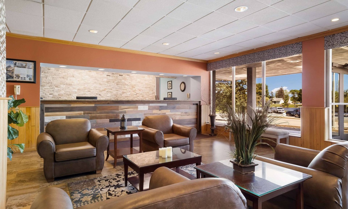 Marinette Hotel | Best Western Riverfront Inn