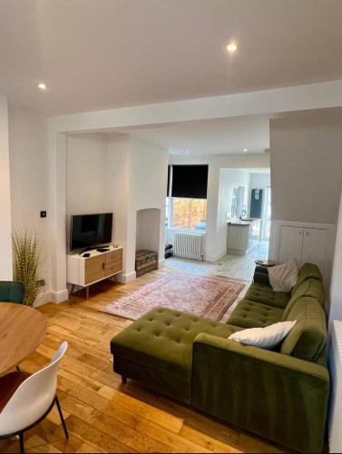 Nottingham House | Best4Location