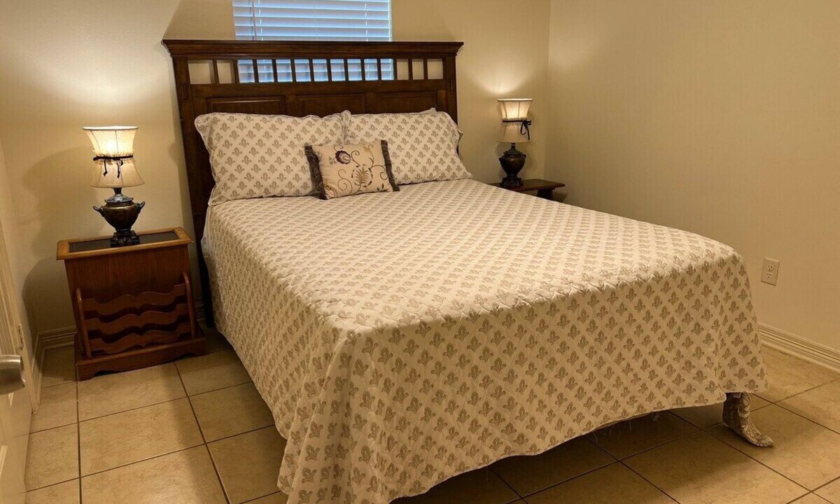 Tyler Apartment | Beststays@Sunrise Ruby a Duplex, Pet Friendly,Work Crews family nurses @‘