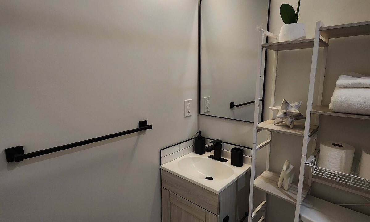 West Edmonton Apartment | Bethel Cozy Studio