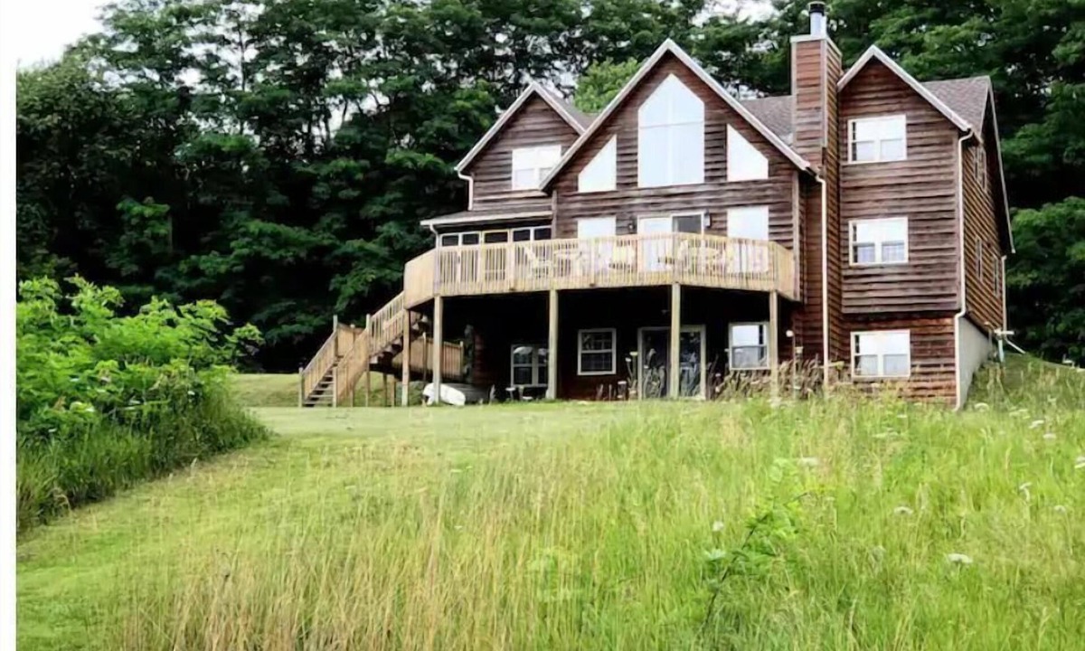North Freedom House | Betsy's Hideaway, Unique Timber Frame home