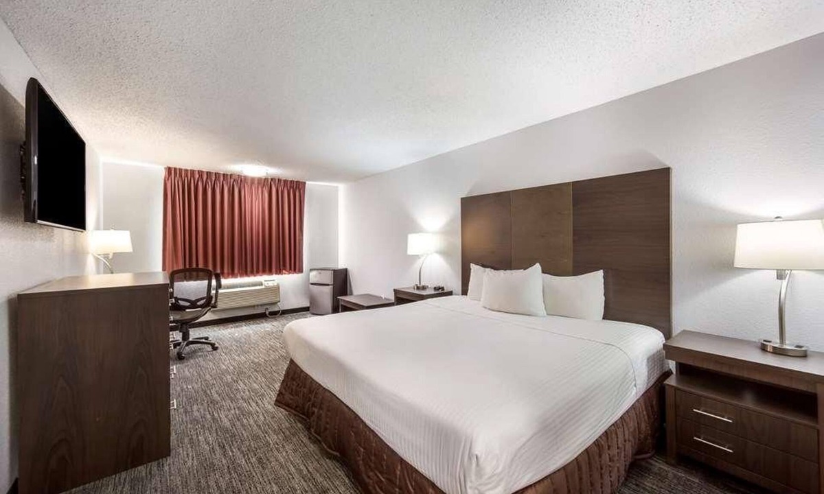 Grants Pass Hotel | Better Choice For Your Vacation! Accessible Location and Spacious Unit Awaits