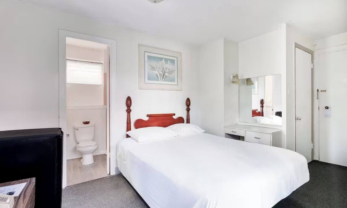 Waikiki Hotel | Better Choice for your Vacation! Kitchenette, Outdoor Pool, Short Walk to Beach