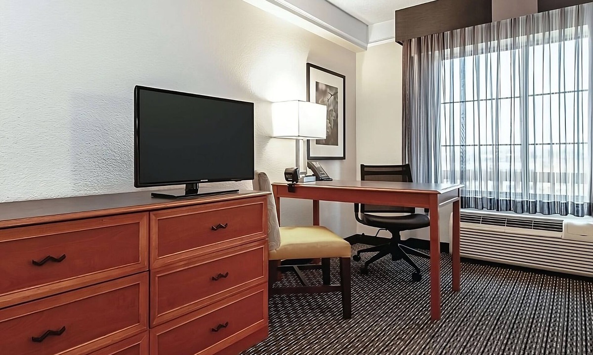 Guasti Hotel | Better Choice For Your Vacation! 2 Pet-friendly Units, Spacious and Relaxing!
