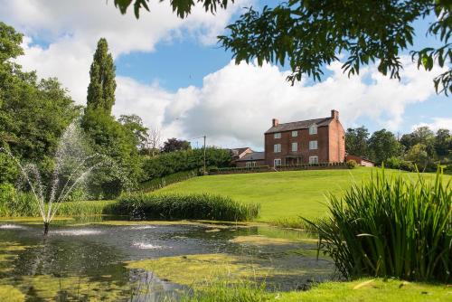 Bettws Cedewain House | Bettws Hall Accommodation