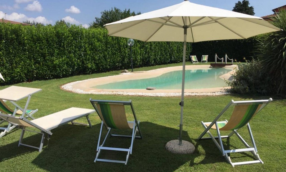 Mologno House | Betulla, Barga! Private beach style pool, WIFI, walk to bars/restaurants!
