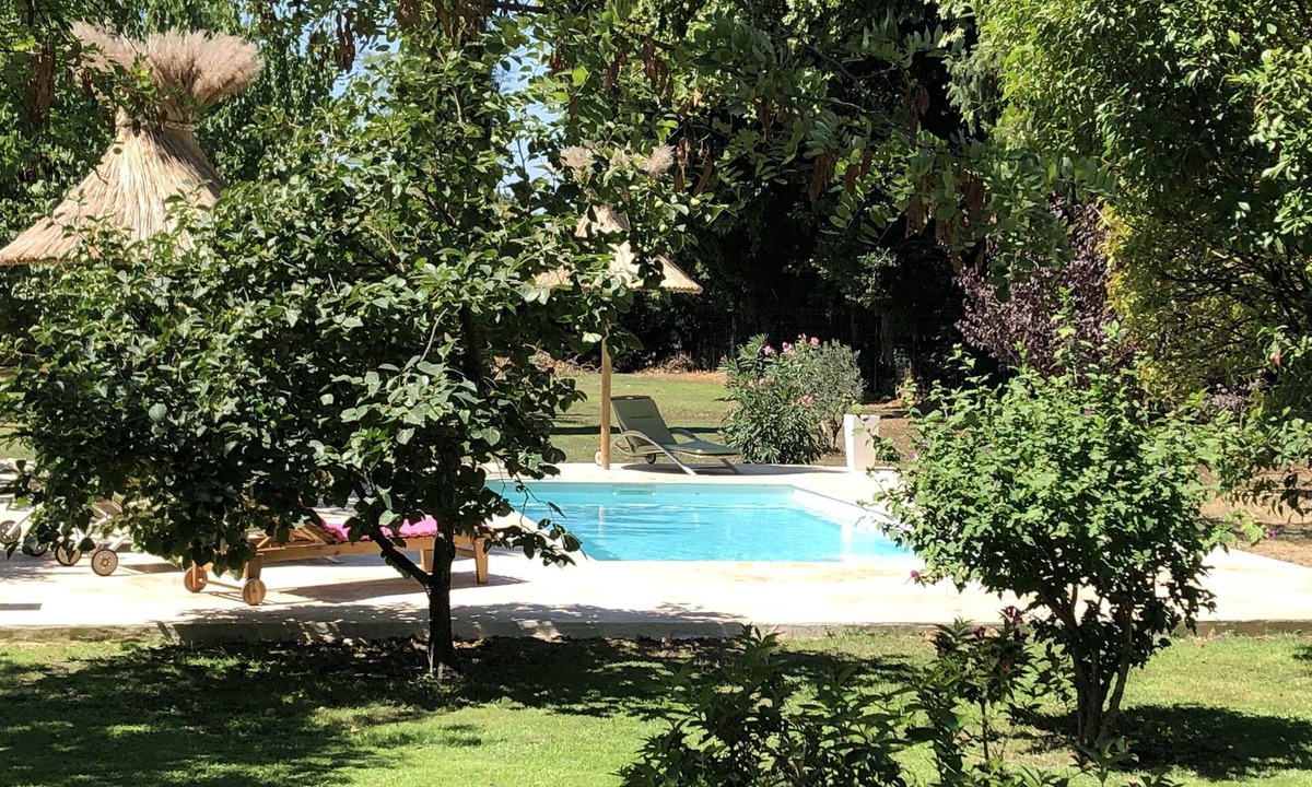Chateaurenard House | Between AVIGNON and ST REMY DE PROVENCE old mas in peace and in the greenery