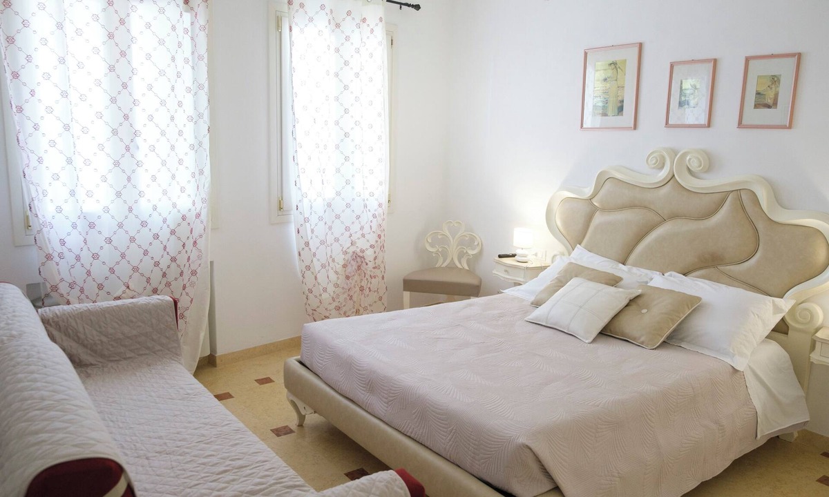 Chioggia Apartment | Between canals & coast: your chic retreat in the heart of Chioggia
