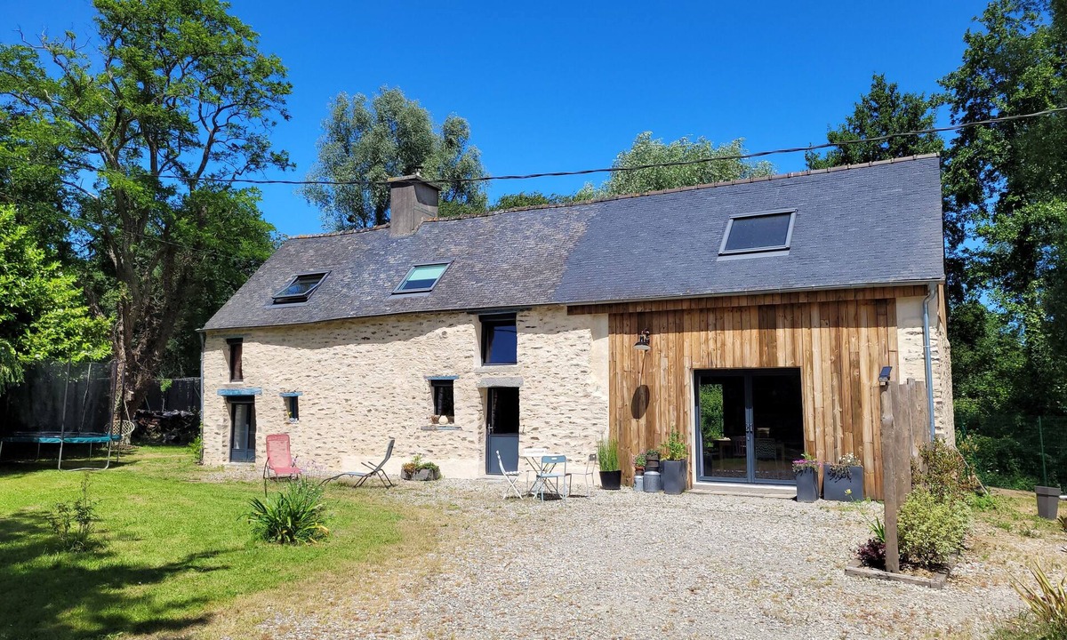 Saint-Meloir-des-Ondes House | Between land and sea