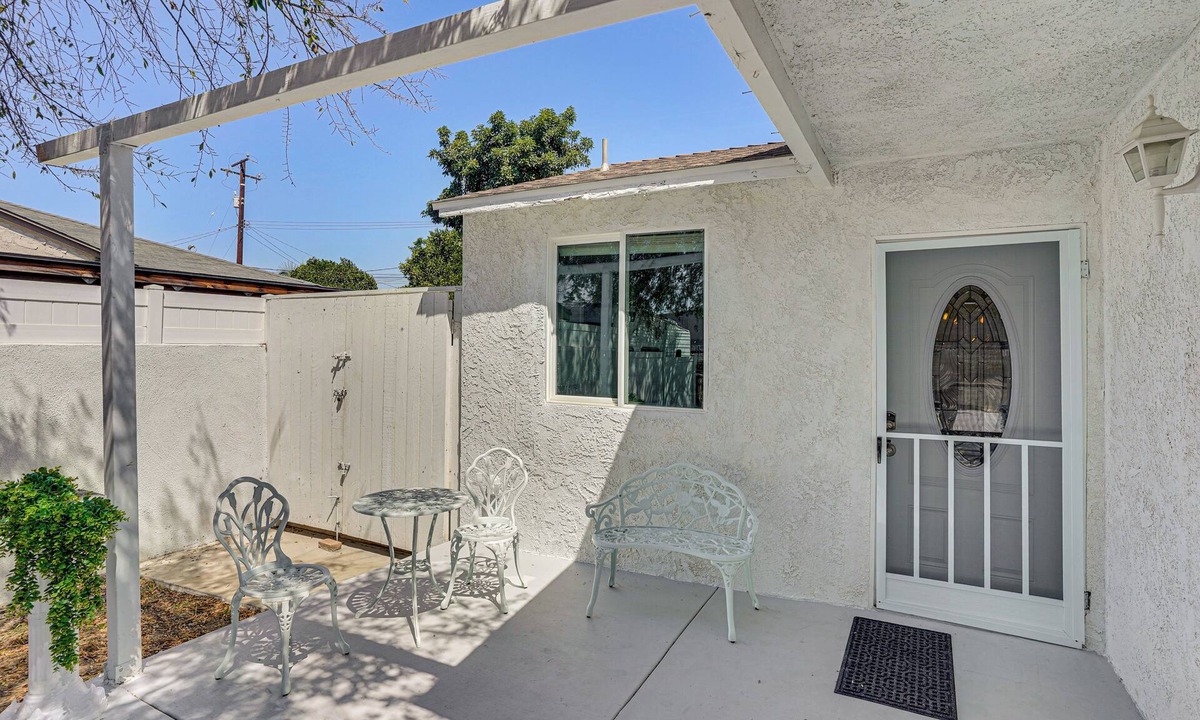 El Rancho House | Between LA & Orange County: Quiet Getaway w/ Patio