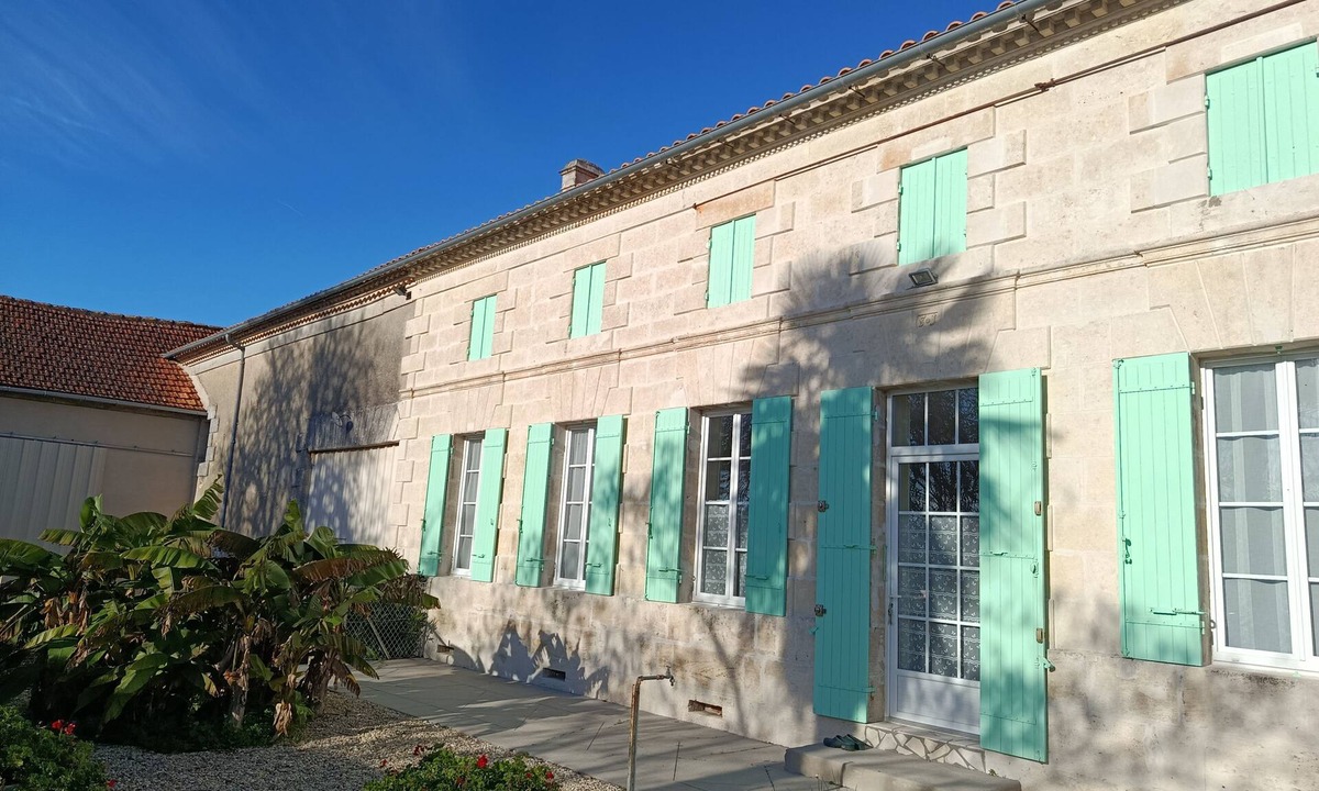 Semillac House | Between vineyards and estuary, discover Walter's winery