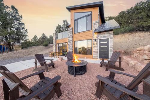 Glendale House | Between Zion & Bryce Climbing Wall Fire Pit Stars
