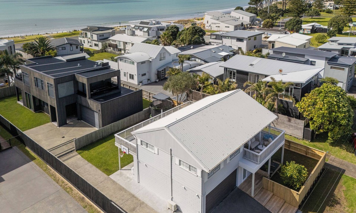 Whangamata House | Beverley Beach - Whangamata Holiday Home