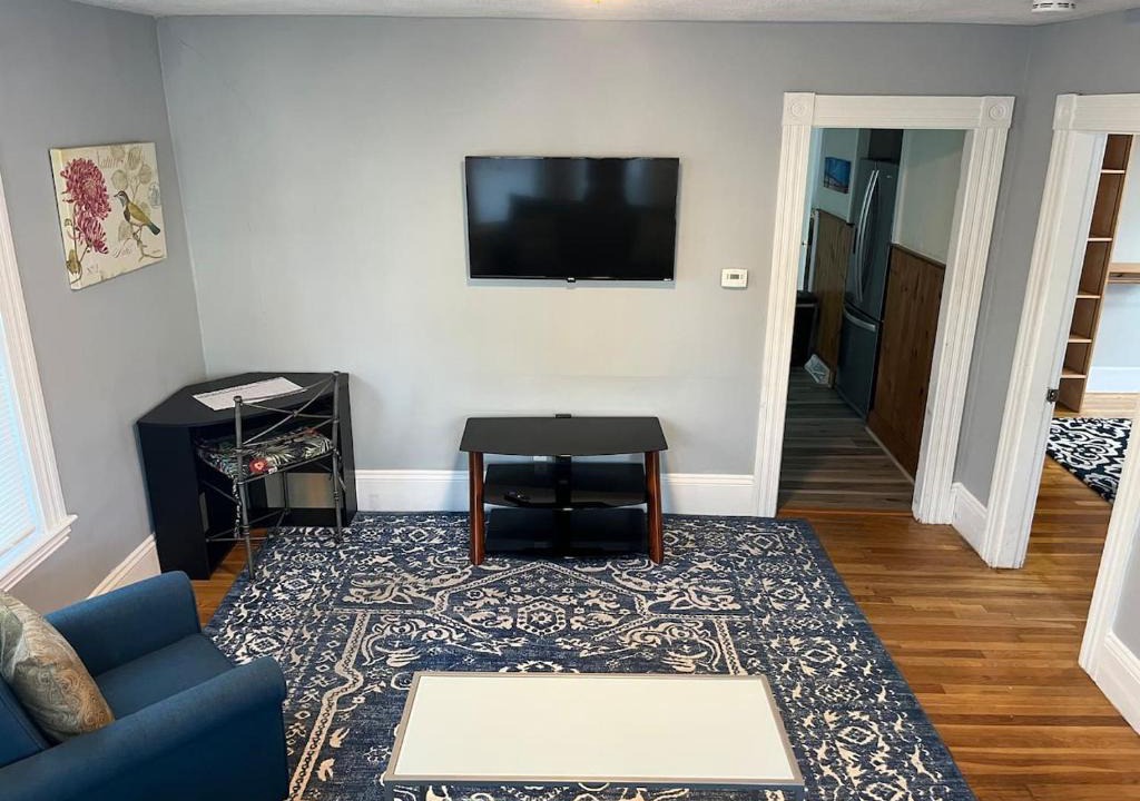 Beverly Apartment | Beverly, Salem, Dwtn, Water and Train