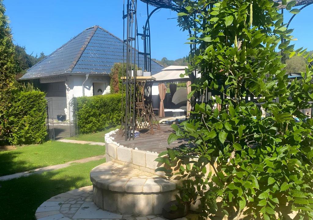 Wadern Apartment | Bewitching Apartment with Garden and Terrace