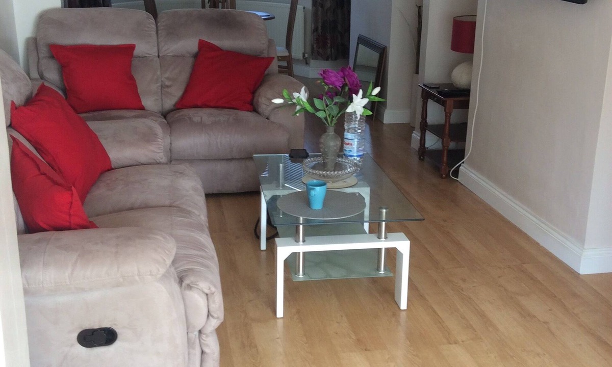 Barnehurst House | Bexleyhealth Town Centre 4 Bedroom House